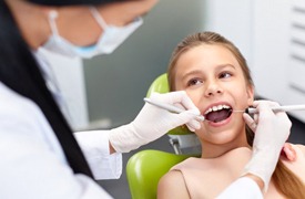 Dentist near Metairie, LA,  performing an exam on a patient.