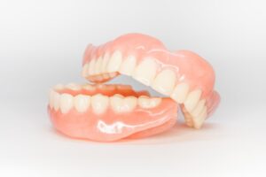 Set of dentures. 